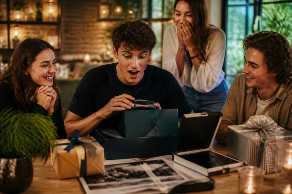 découvrez des idées cadeaux originales et inoubliables pour les 20 ans d'un jeune adulte, et apprenez comment les surprendre avec créativité et émotion.